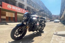 2021年黑色本田cb400F